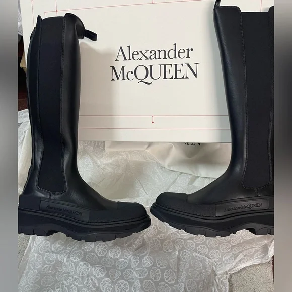 COPY - BNIB Alexander McQueen 666410WHZ66 Woman’s boot Black 40 - Picture 1 of 16